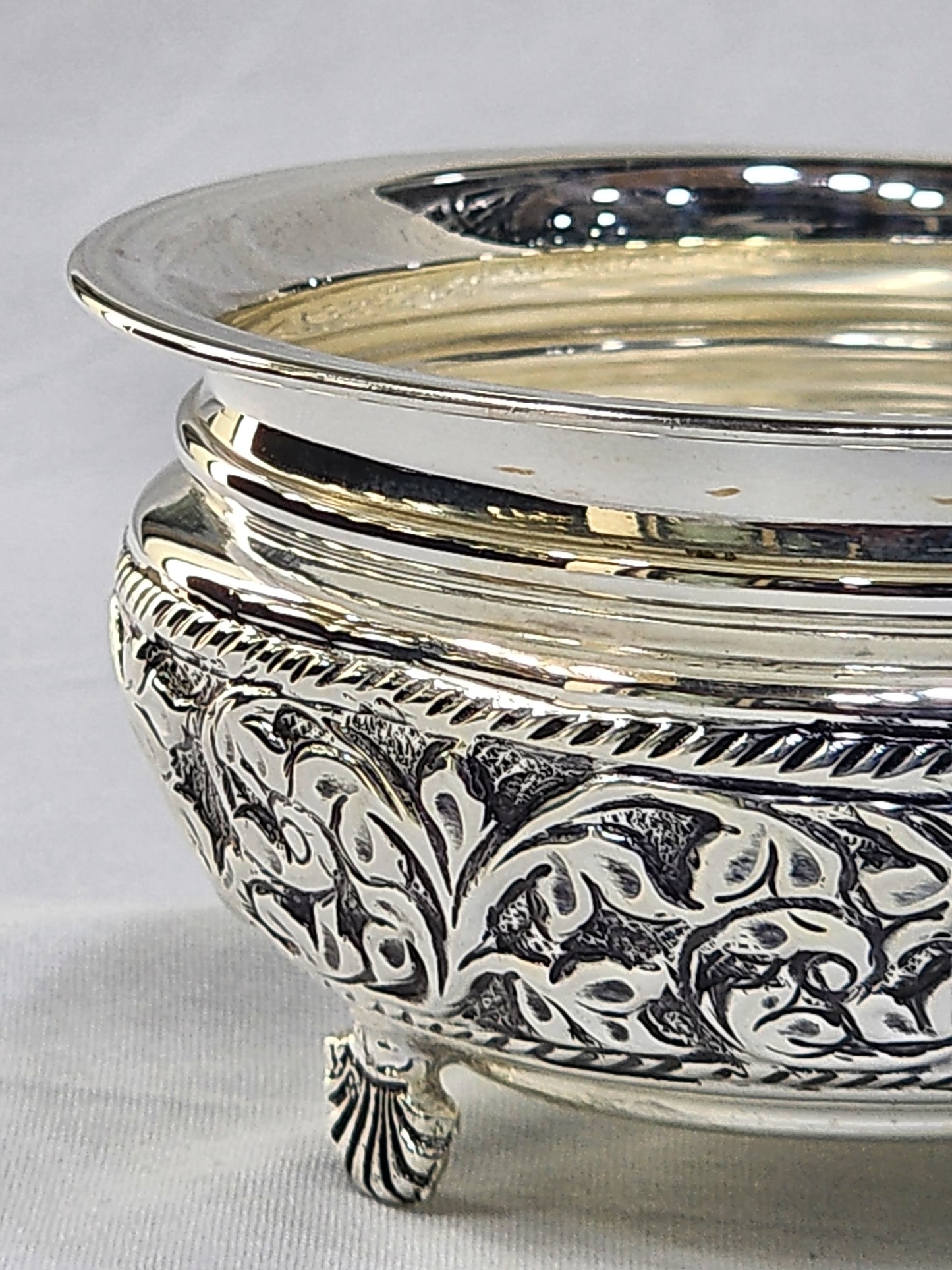 Floral Classic Antique Bowl