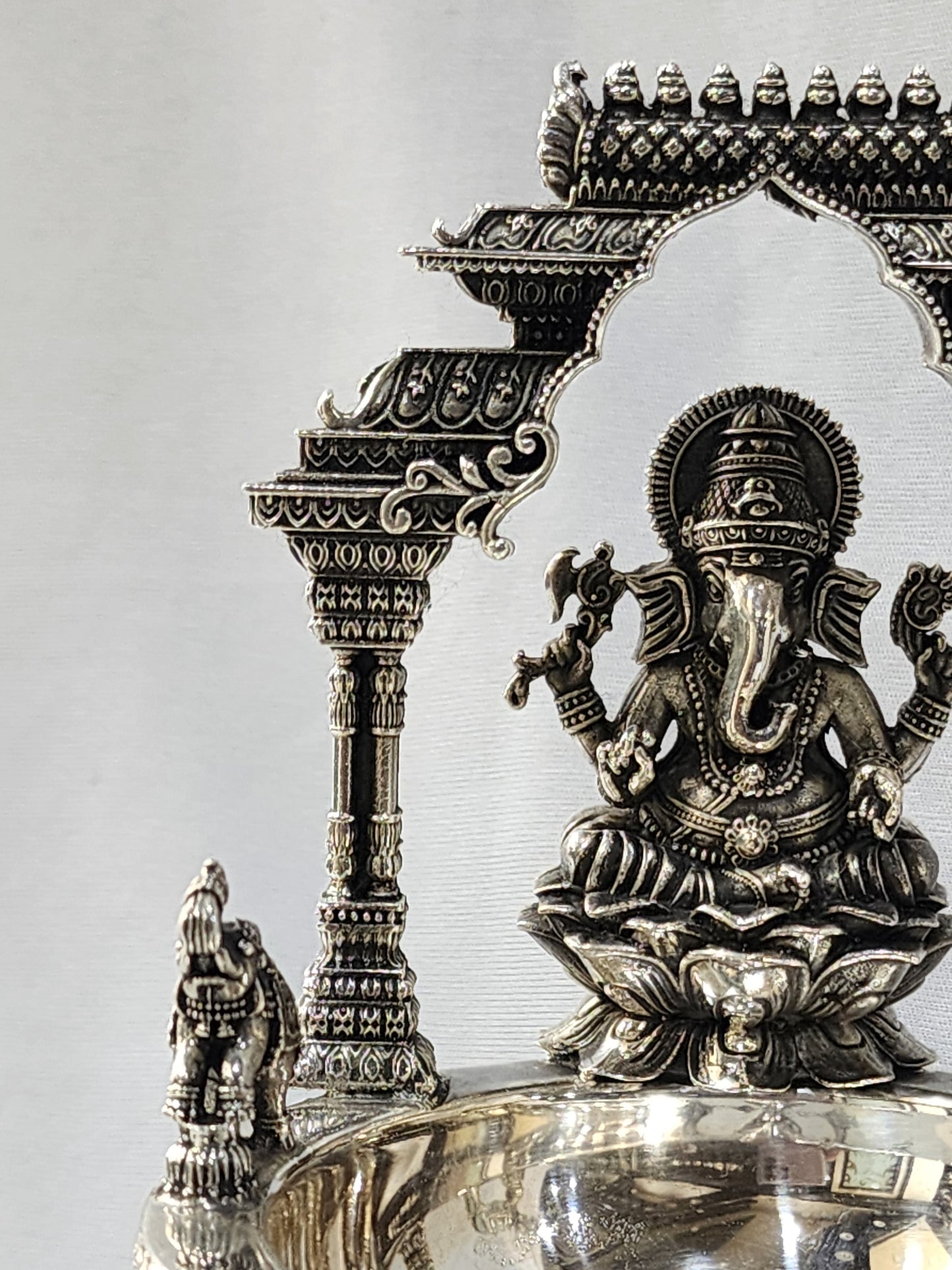 Antique Prabhavali Ganesha Deepam
