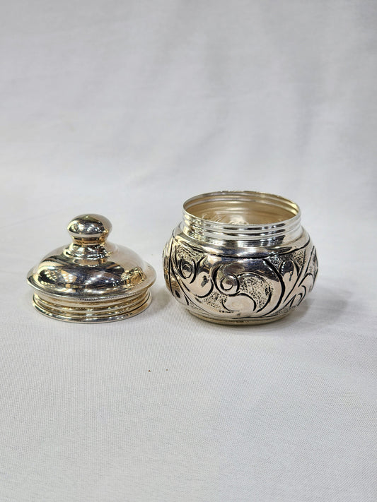 Nakas Kumkuma Chimil