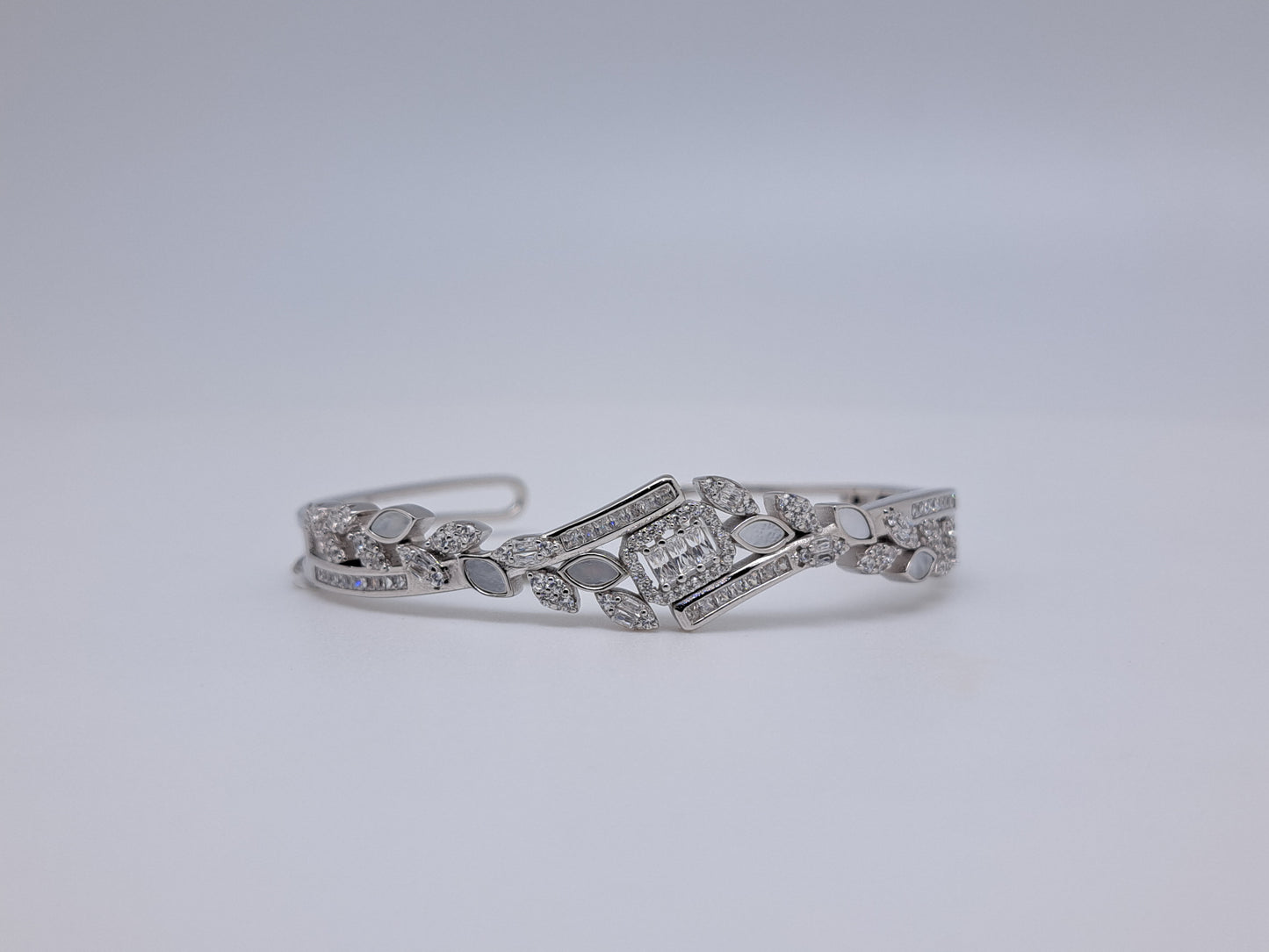 Hipolish Laef Motif Zircon Flexi Kada