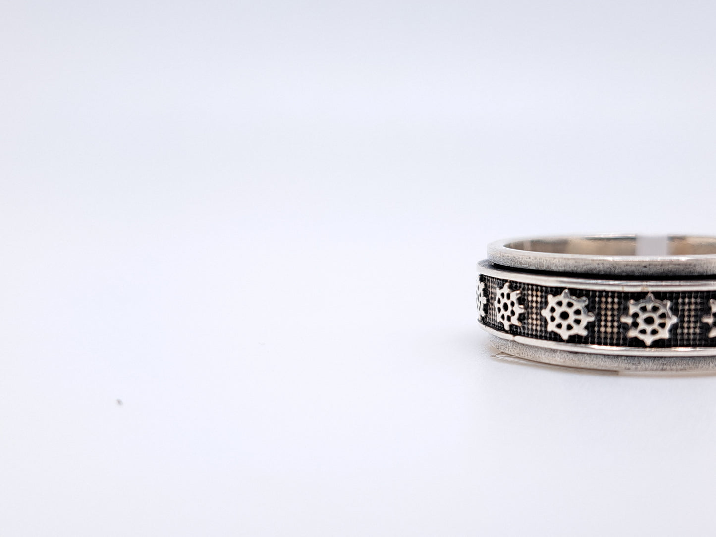 Chakra Runner Antique Ring - Silver