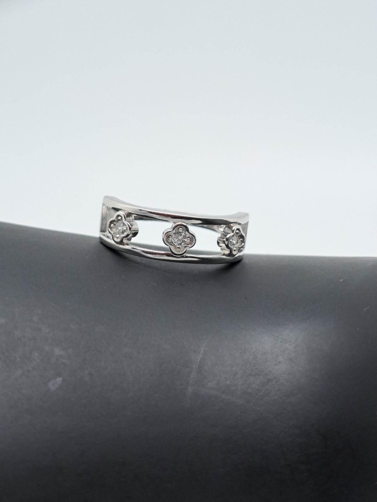 3 Flowers - Silver and Stone Ring