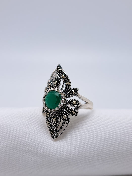 Green stone 2 Leaf Diamond - Ring