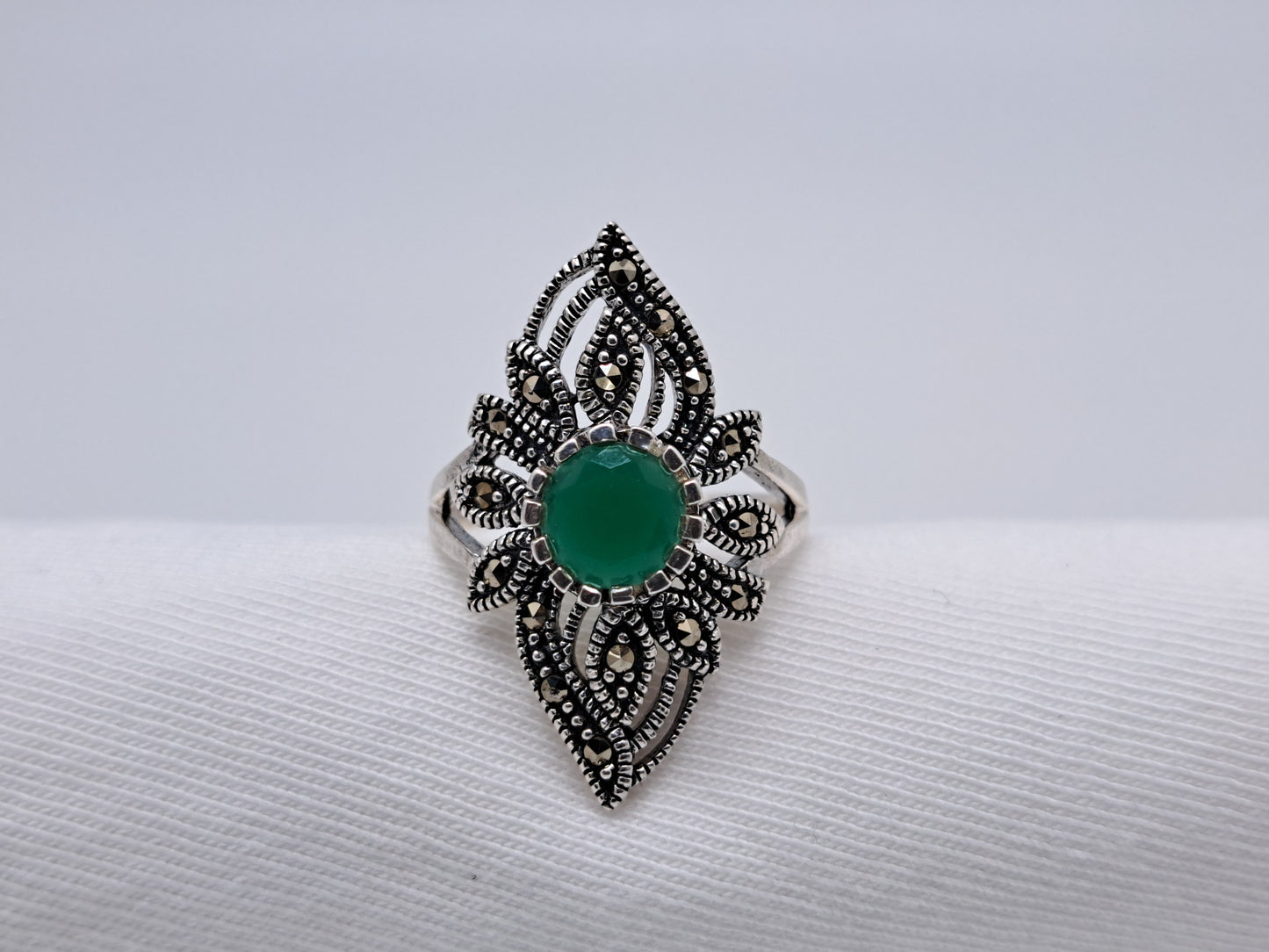 Green stone 2 Leaf Diamond - Ring