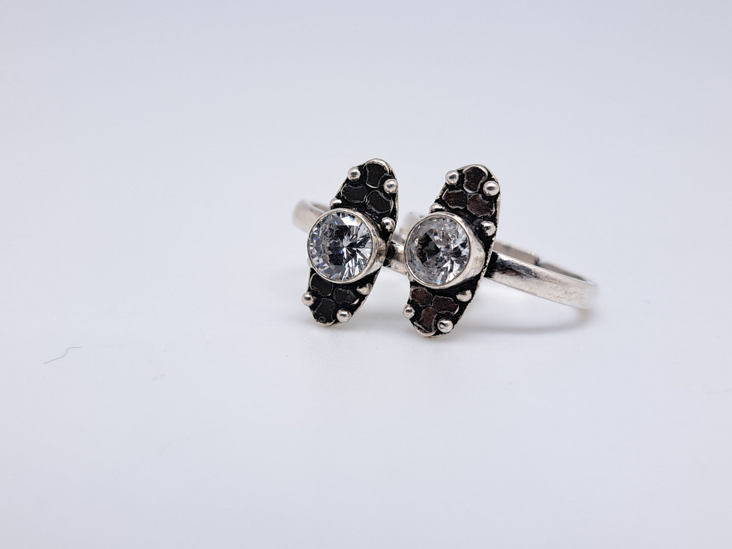 White stone Antique Metti