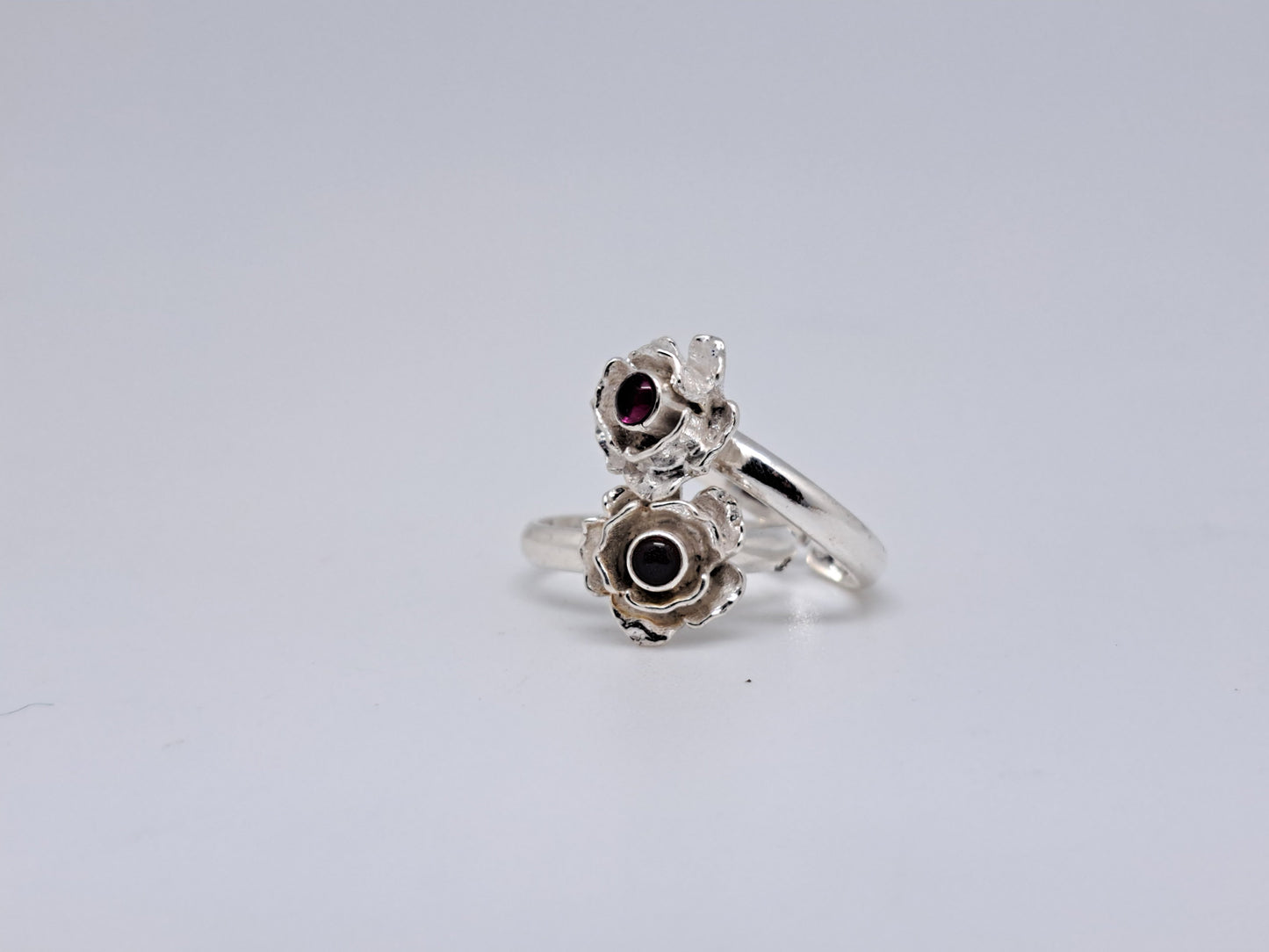 Red stone Rose shape adjustable Metti