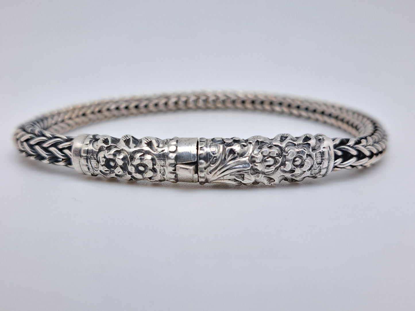 V Knitted Antique Bracelet