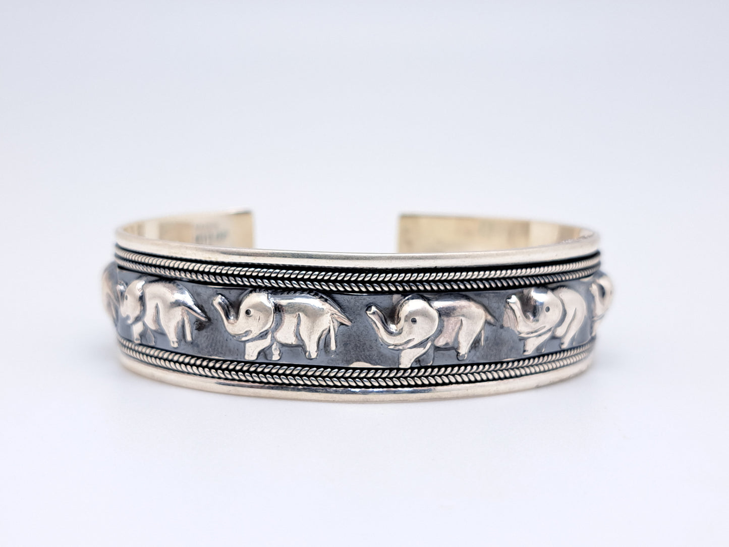 Elephant series Kada