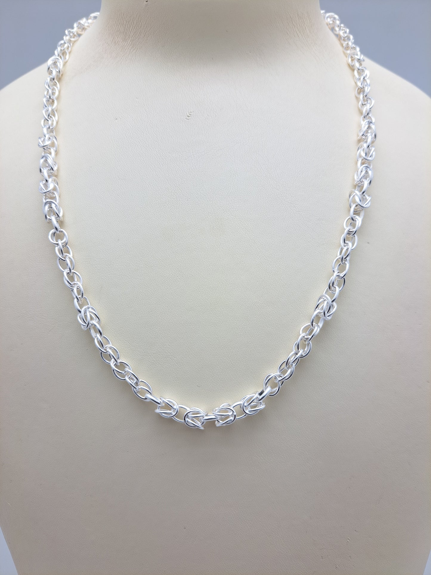 Hipolish Interlocking Knot Chain