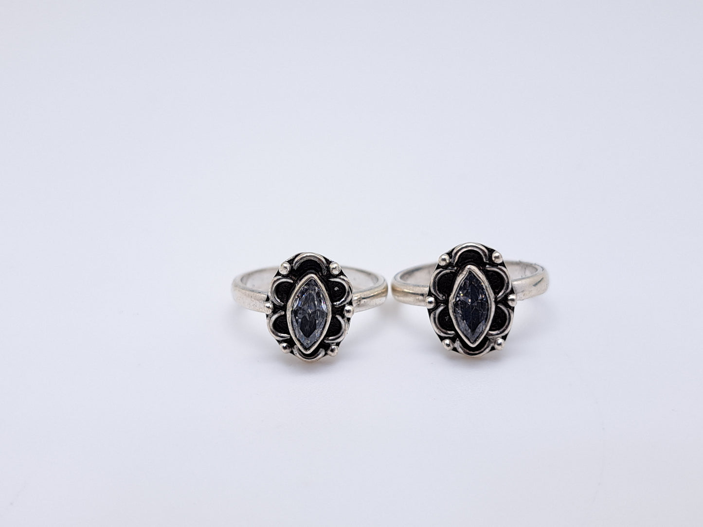 Oval White AD Antique Metti