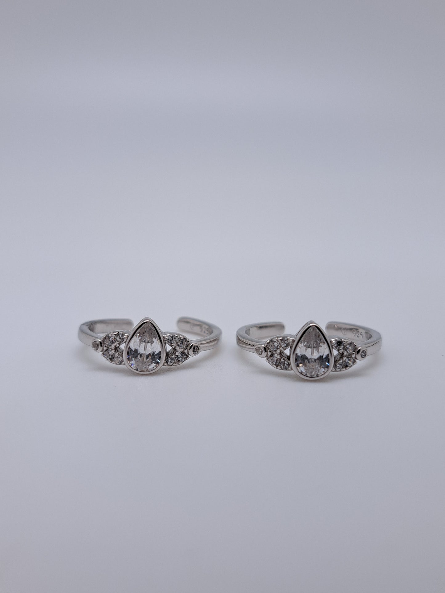 White Zircon EYE shaped AD Metti