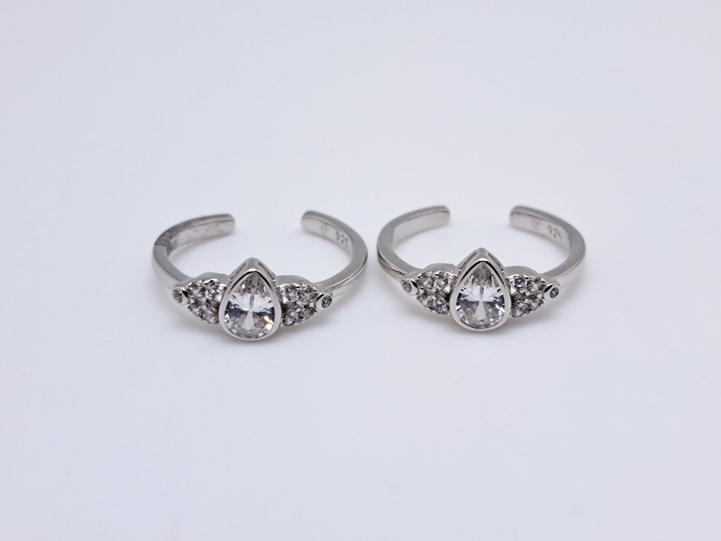 White Zircon EYE shaped AD Metti