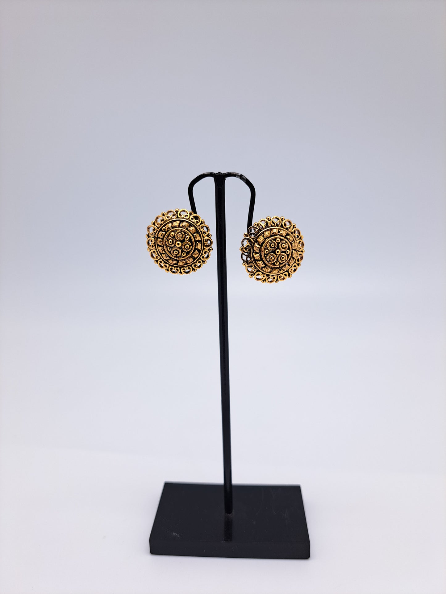 Gold Polish Antique Finish Traditional Stud