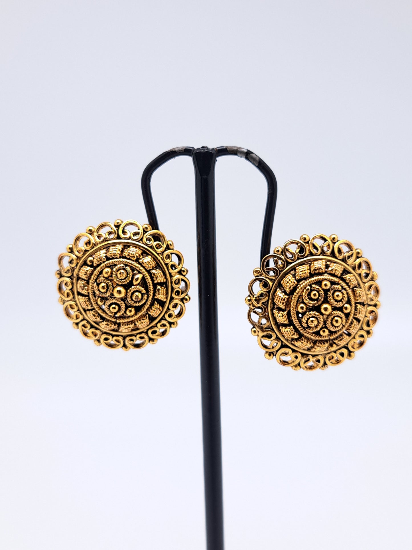 Gold Polish Antique Finish Traditional Stud