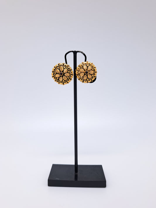 Gold Polish Antique Finish Traditional Stud