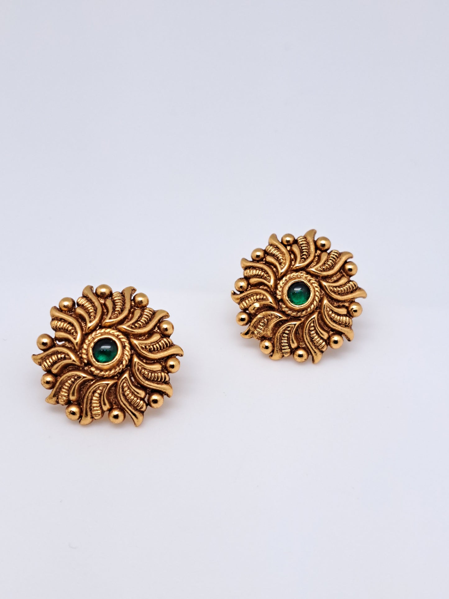 Gold Polish Antique Finish Traditional Stud