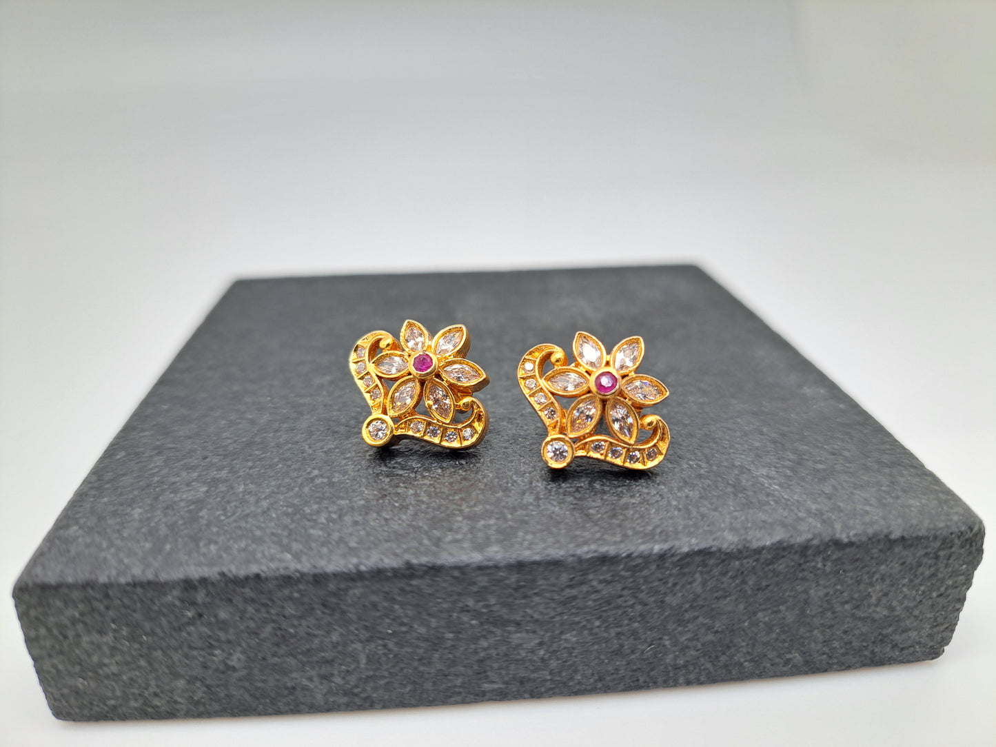 Gold Polish White stone 6 Petal Stud
