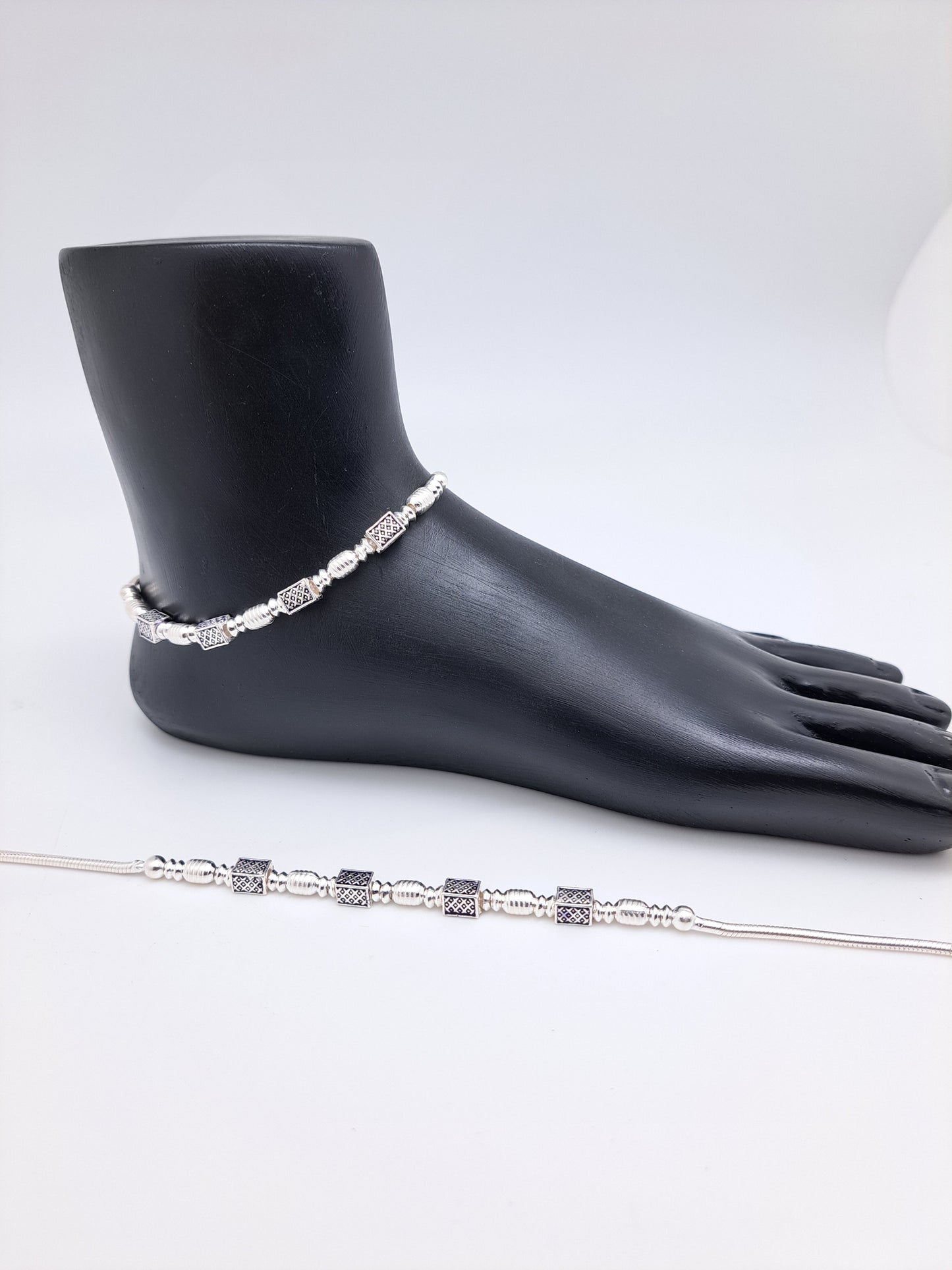 Blackbox Machine Chain Anklet