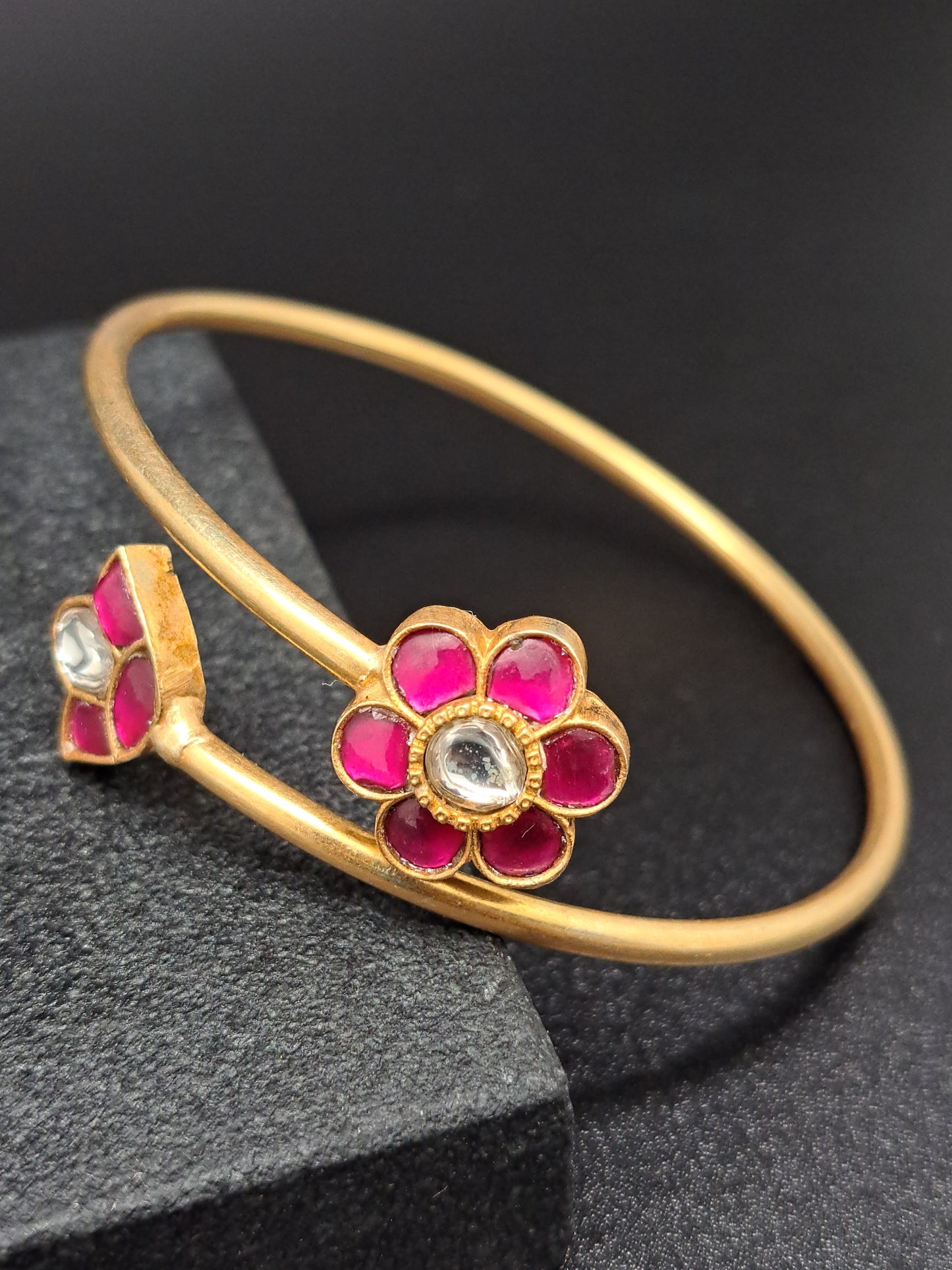 Red & White Floral Twist Kada