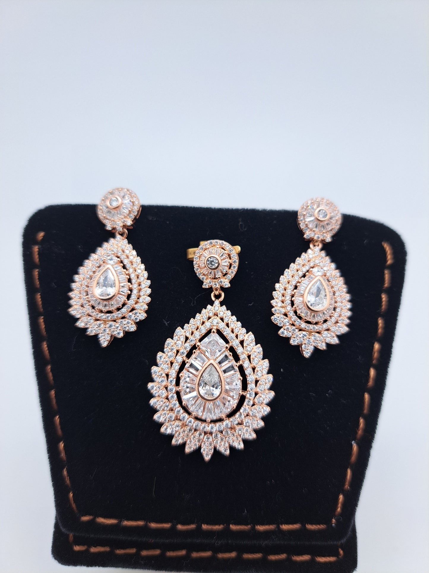 Drop shape MAX Zr RoseGold Pendant