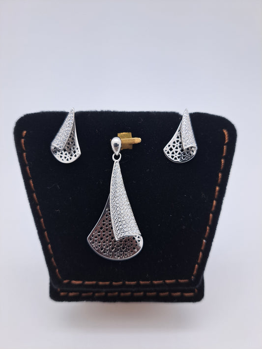 White Zr Stencil Pendant Set