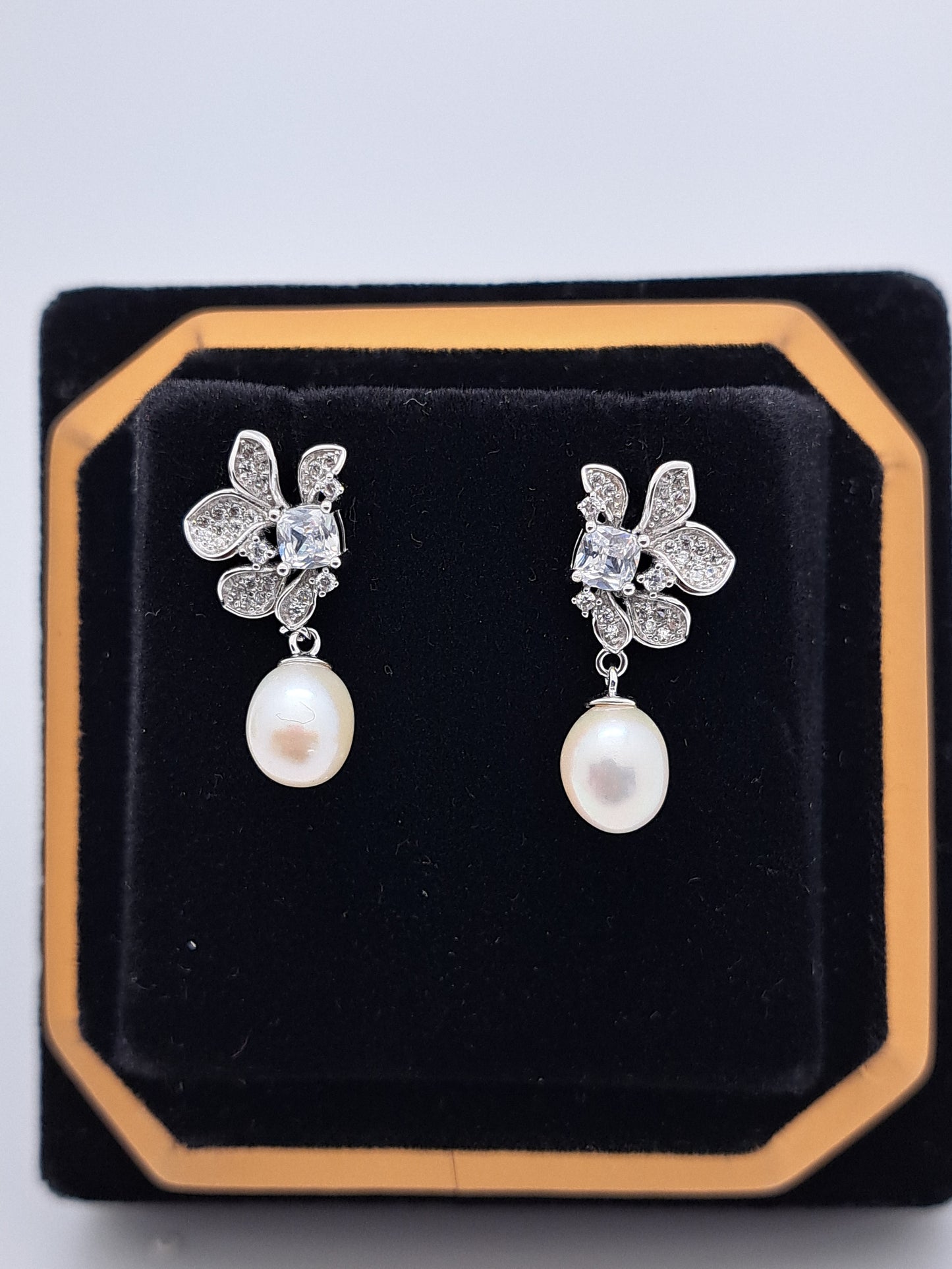 White ZR Petal with pearl Drop Stud