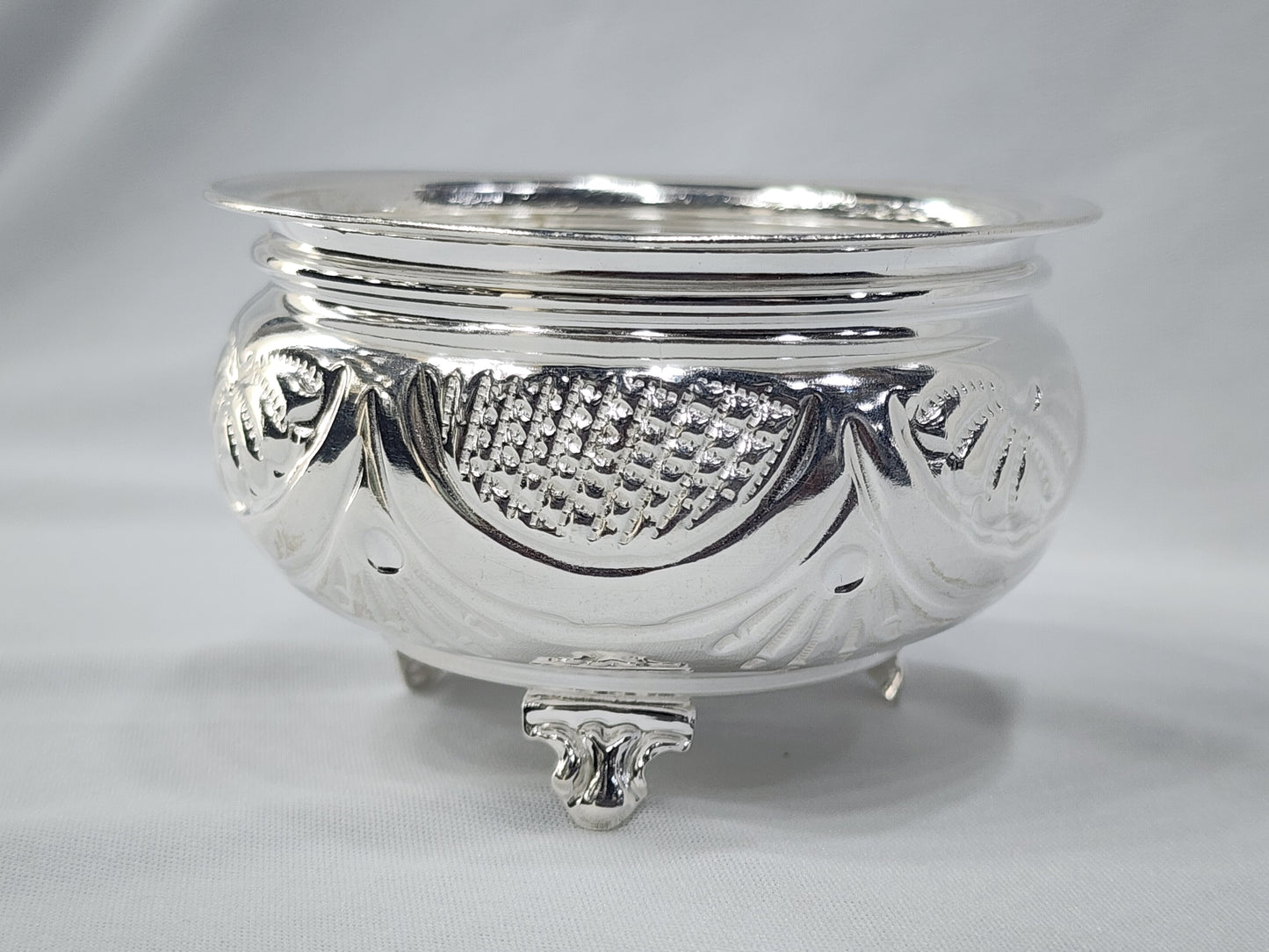 Kumkum Bowl Curved Edge Nakas