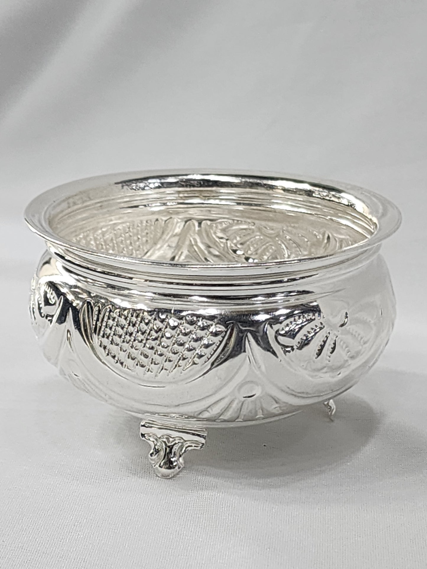 Kumkum Bowl Curved Edge Nakas