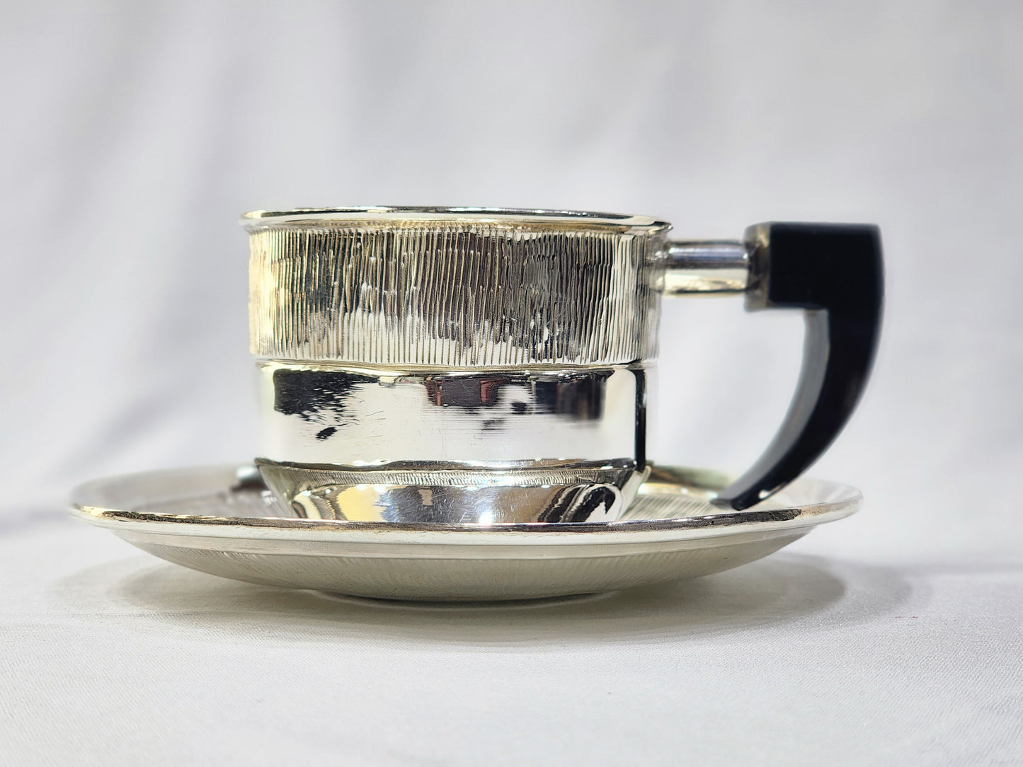 Cup and Saucer Silicone Handle chiseled finish