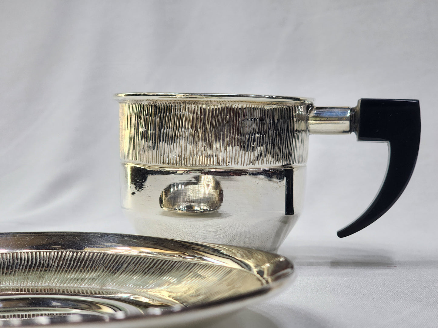 Cup and Saucer Silicone Handle chiseled finish