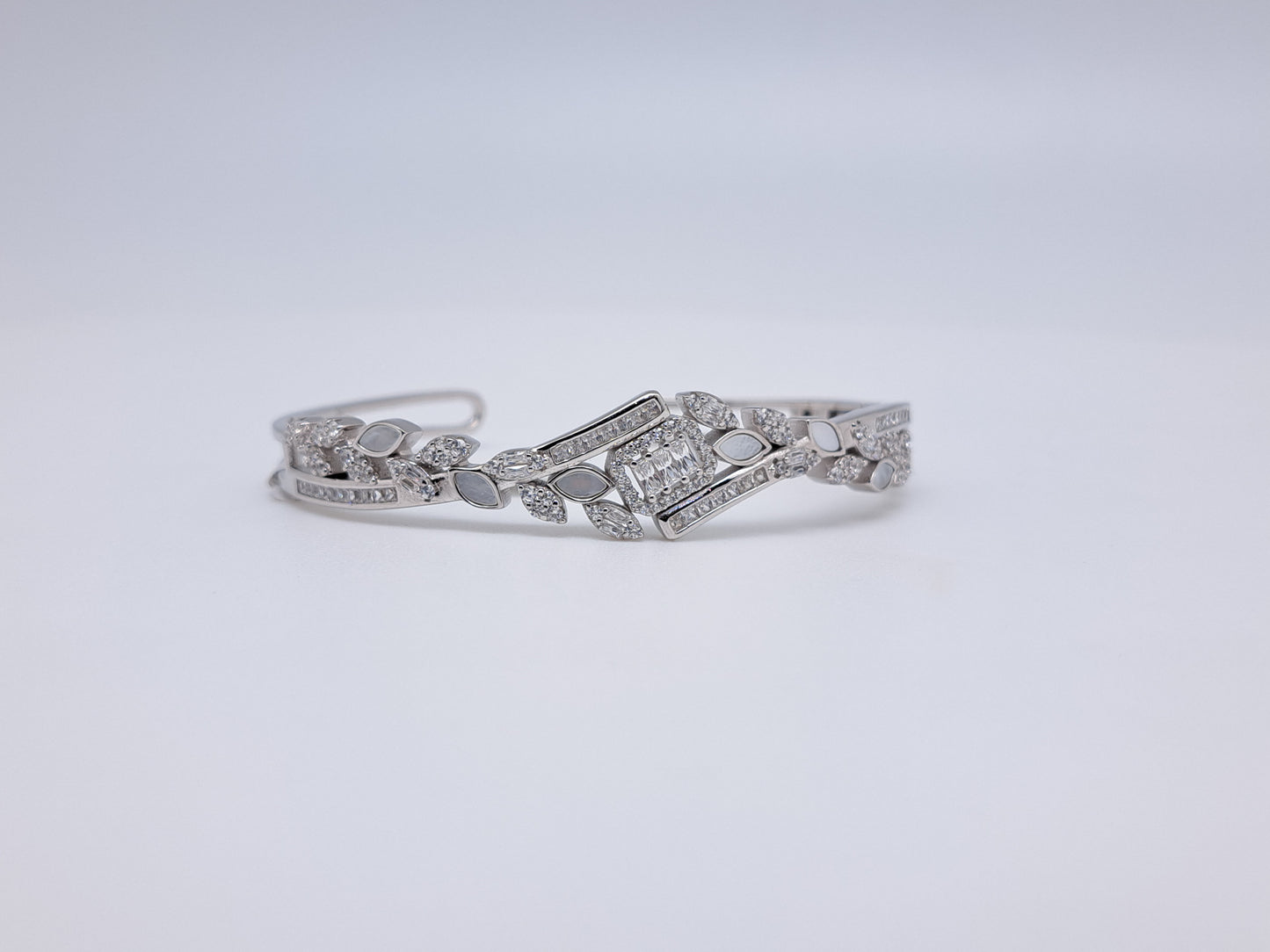 Hipolish Laef Motif Zircon Flexi Kada