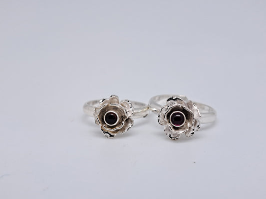 Red stone Rose shape adjustable  Metti