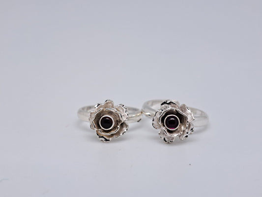 Red stone Rose shape adjustable  Metti