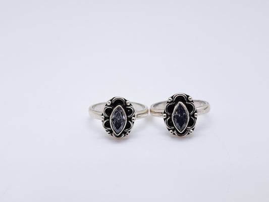 Oval White AD Antique Metti