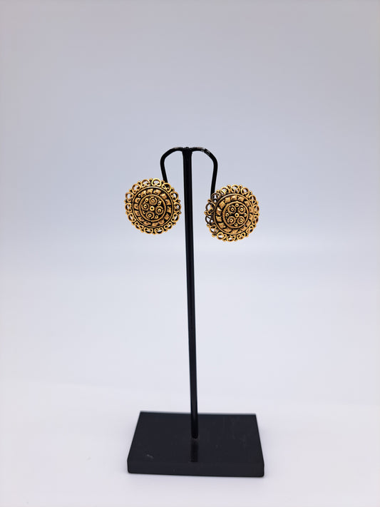 Gold Polish Antique Finish Traditional Stud