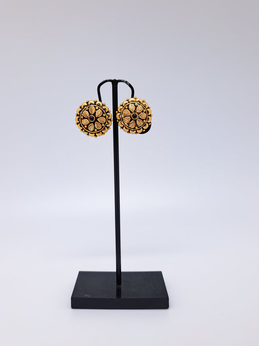 Gold Polish Antique Finish Traditional Stud