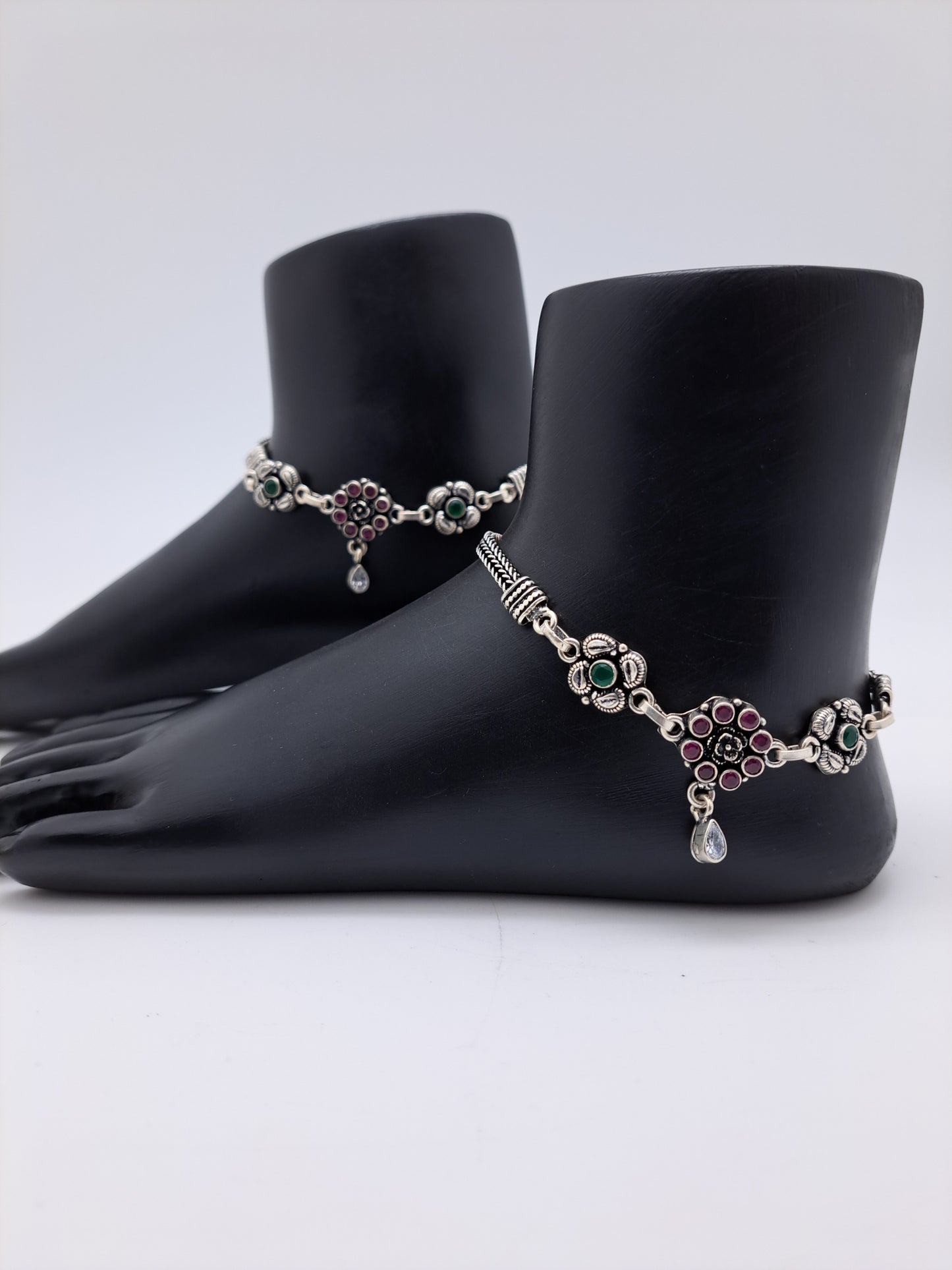 Thin chain Center Design Drop Antique Anklet