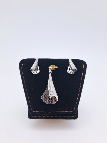 White Zr Stencil Pendant Set