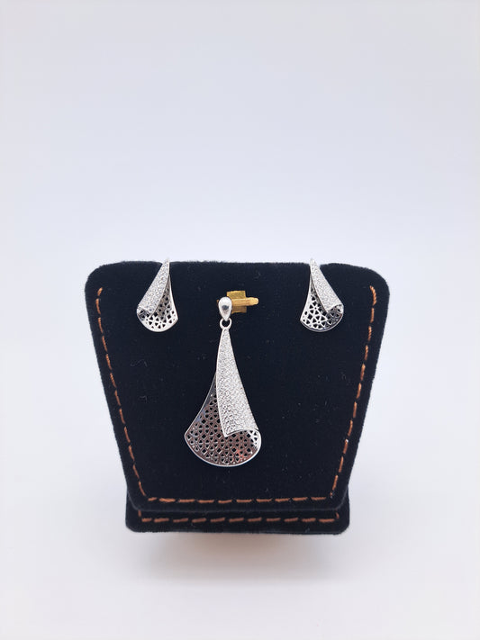 White Zr Stencil Pendant Set